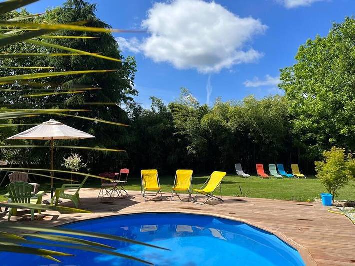 Location de vacances pour 11 personnes, avec piscine et jardin ainsi que sauna et jacuzzi à Quistinic