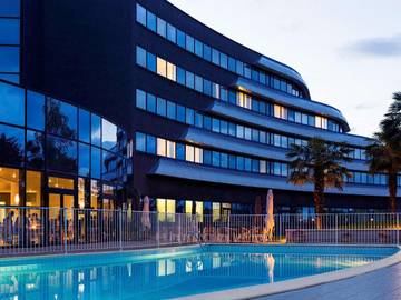 Hôtel pour 3 personnes, avec jardin ainsi que piscine et vue dans Futuroscope