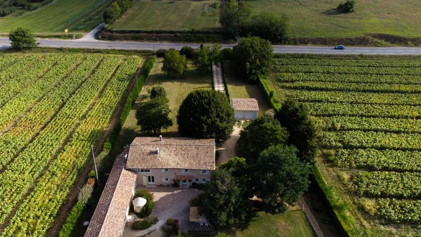 Location de vacances pour 2 personnes, avec vue ainsi que jardin et piscine, animaux acceptés à Crest - 3
