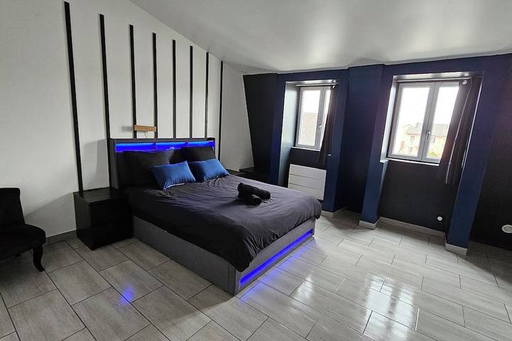 Apartamento entero, Blue Duplex Near Paris & Stade De France in Drancy, Sena-Saint Denis