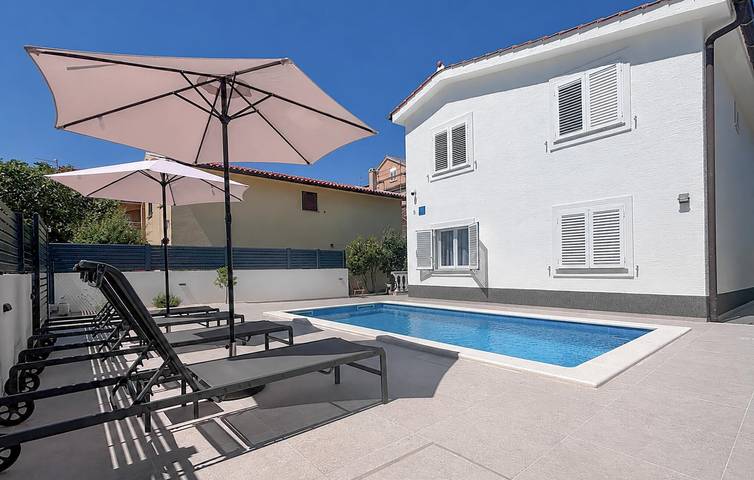 Ferienhaus für 10 Personen, mit Terrasse, kinderfreundlich in Privlaka
