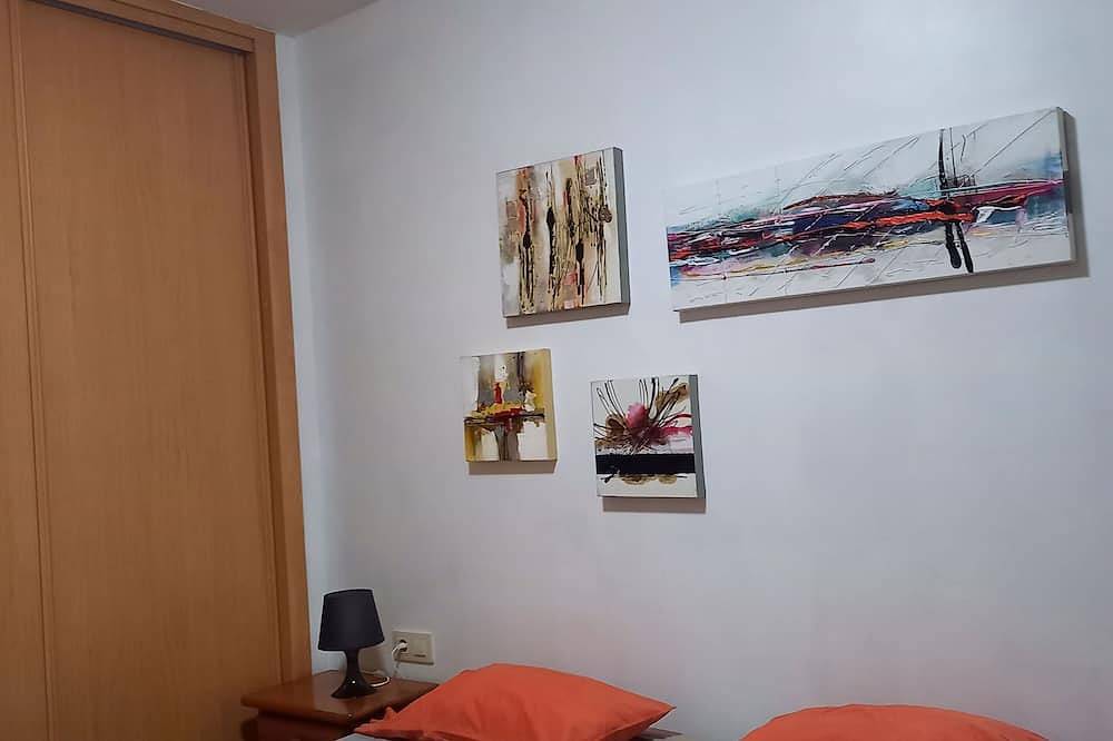 Apartamento entero, Amplio Apartamento, Wifi, Terraza Con Flores, orientado al sur, al mar y al pueblo. in La Postura, Adeje