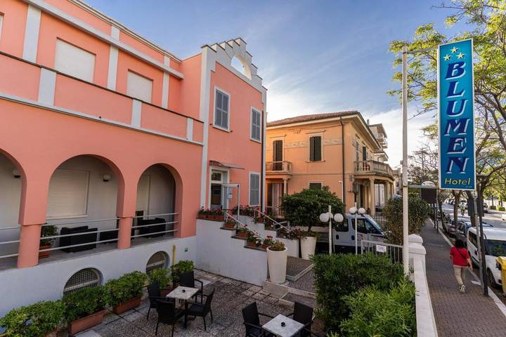 Hotel per 4 persone, con giardino - 1