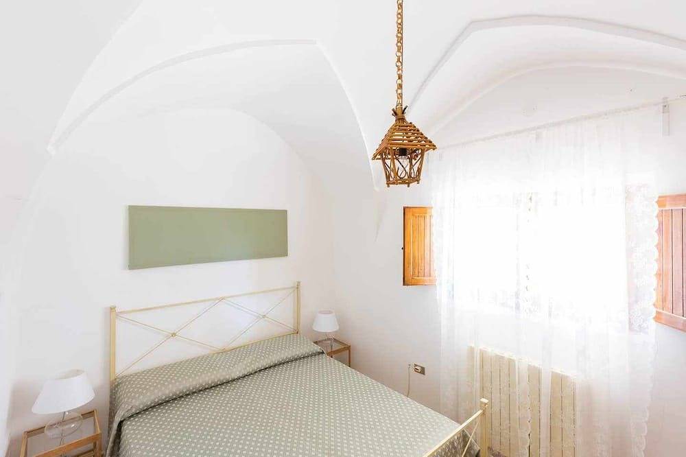 6km from the beaches - near Torre Guaceto Nature reserve. Fenced. Castle at 900m in San Vito dei Normanni, Salento
