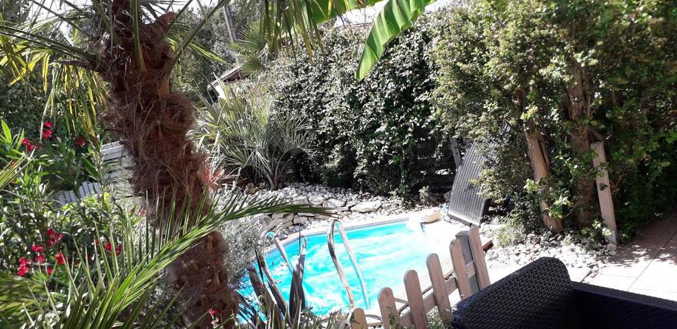 Gîte pour 4 personnes, avec Terrasse et Jardin ainsi que Piscine et Vue à Fontenille-Saint-Martin-d'Entraigues