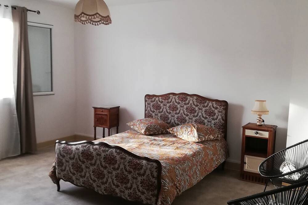 Ganze Wohnung, At the gateway to the Sancy, Puy Mary and Château de Val. Ideal for a family in Lanobre, Regionaler Naturpark Volcans d'Auvergne