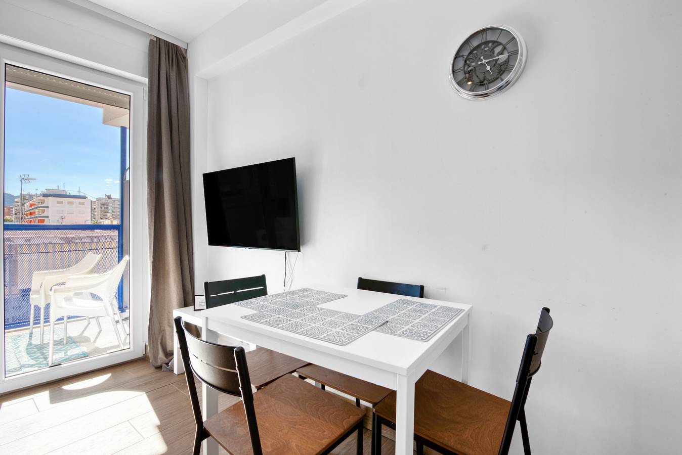 Apartamento entero, Apartamento vacacional "Soleole7" con terraza compartida, aire acondicionado y Wi-Fi in Playa de Gandía, Costa de Valencia
