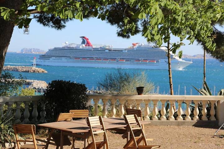 Chambre d’hôte pour 2 personnes, avec Terrasse et Jardin ainsi que Piscine et Vue
