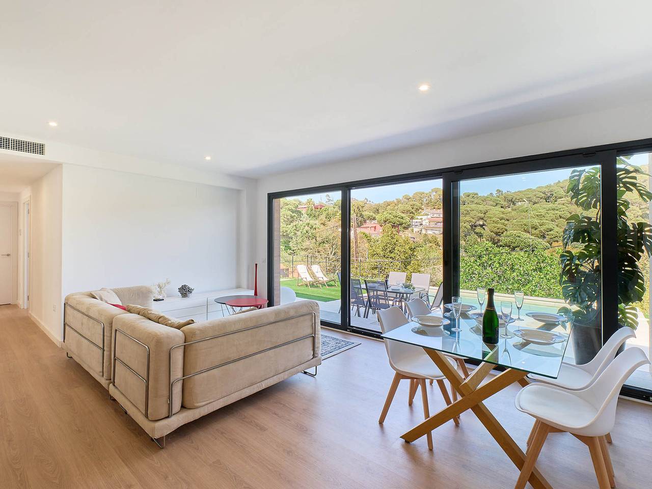 Villa moderna en Lloret del Mar con piscina privada, jardín y barbacoa, a 10 km de la playa in Aiguaviva Parc, Vidreras