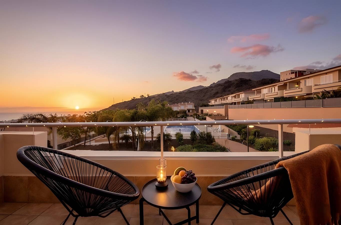 Apartamento entero, Apartamento vacacional 'Townhouse Atlantic Luxury Stay' con vistas al mar, piscina y Wi-Fi in Puerto Santiago, Santiago del Teide