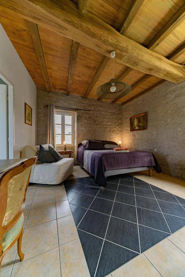 Location de vacances pour 6 personnes, avec terrasse ainsi que piscine et vue à Charroux (Auvergne) - 2