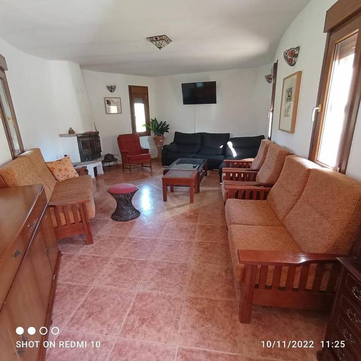 Chalet para 21 personas, con vistas y piscina además de jardín y terraza, Se admiten mascotas en Comarca de Trujillo - 2