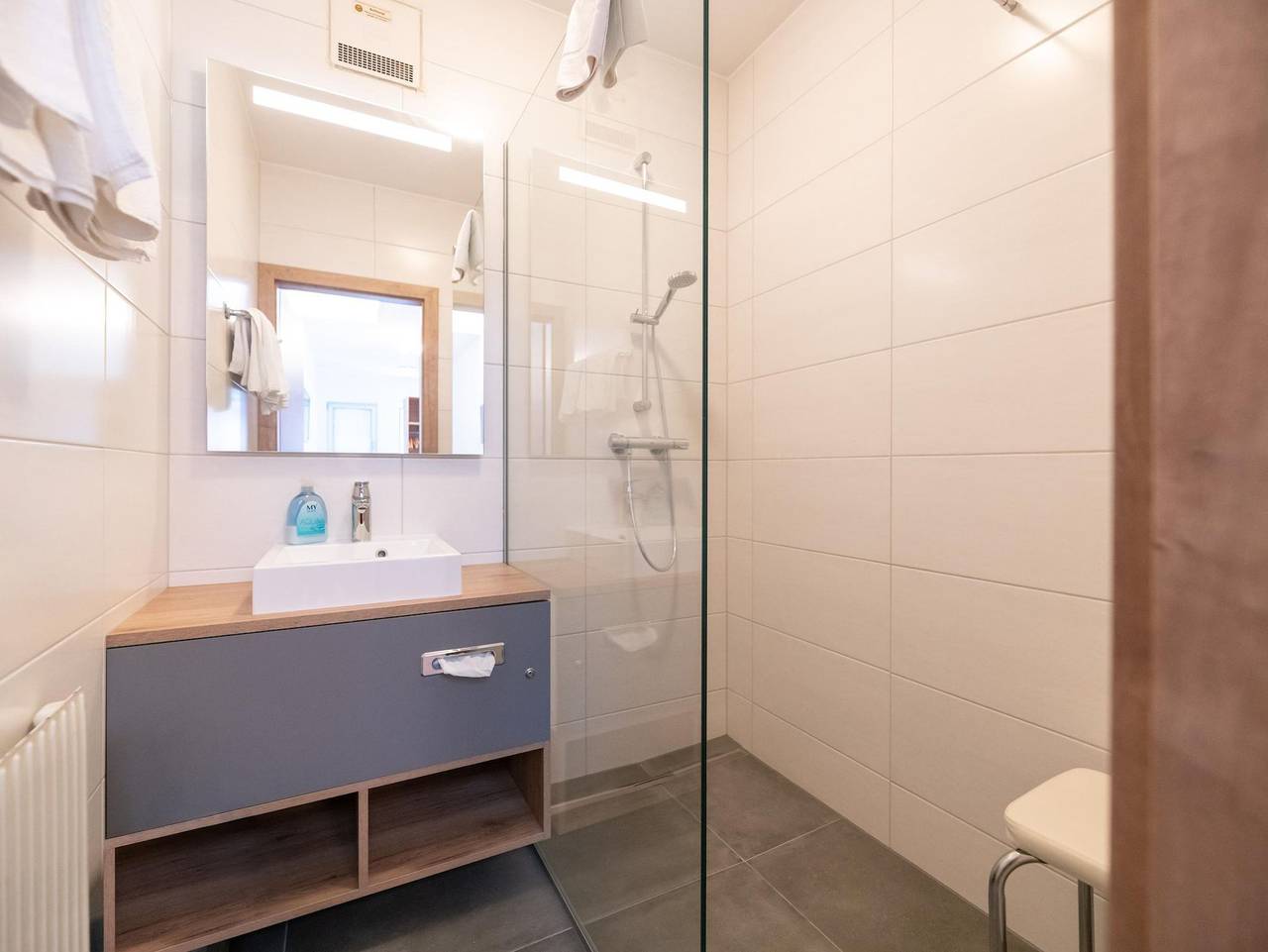 Hotel Schwarzer Adler - Hotelappartement, Bad & Wc getrennt in Friedberg (Steirerland), Steirerland