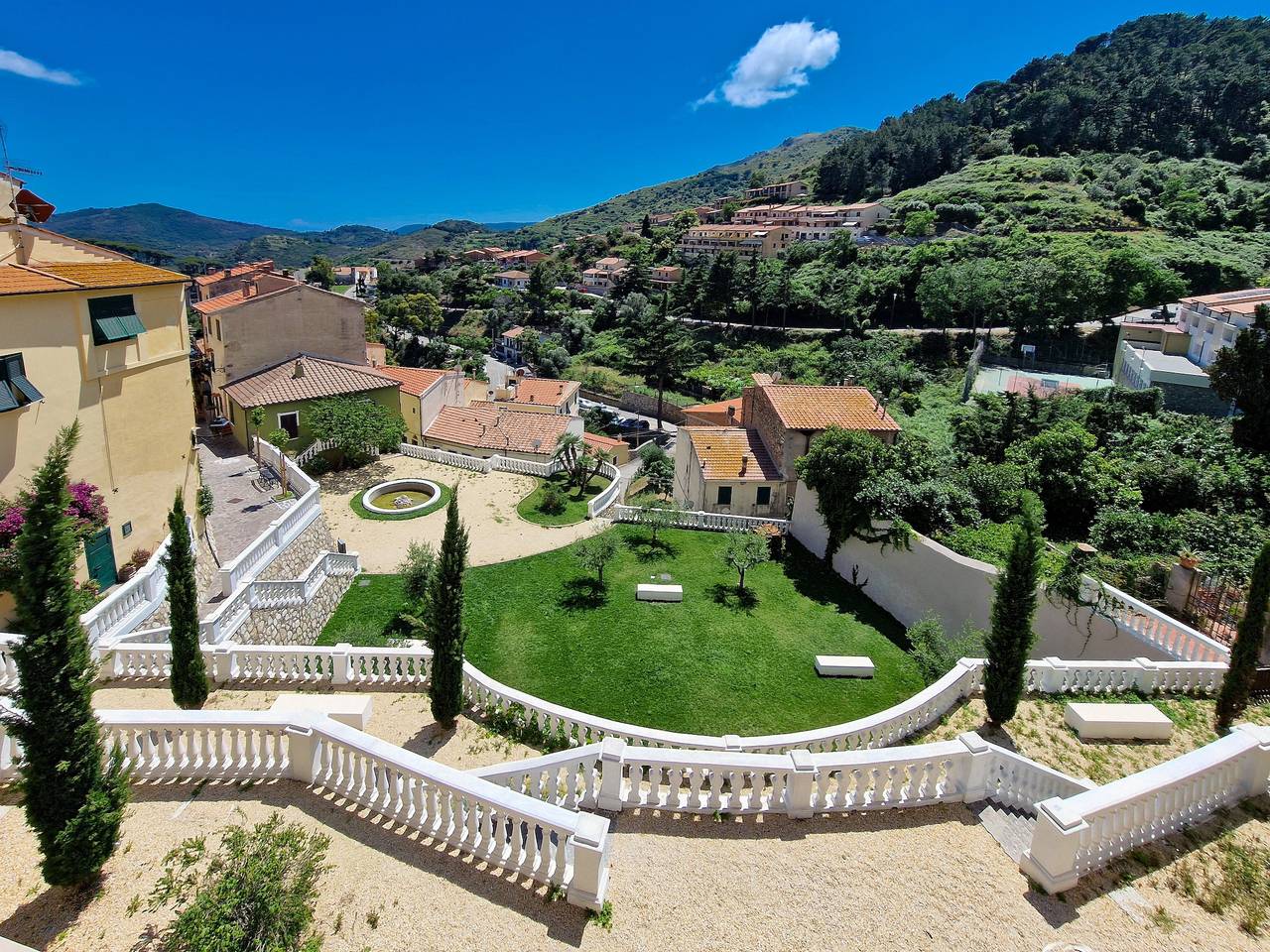 Appartamento intero, Appartamento 'Bilo Terrazza Rio Elba' con vista sulle montagne, balcone e aria condizionata in Rio nell'Elba, Riotorto