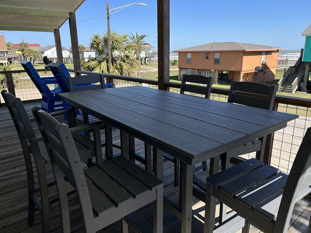 Nur wenige Schritte vom Strand entfernt und tierfreundlich! Beobachten Sie die Wellen vom großen Deck! in Galveston Island, Galveston