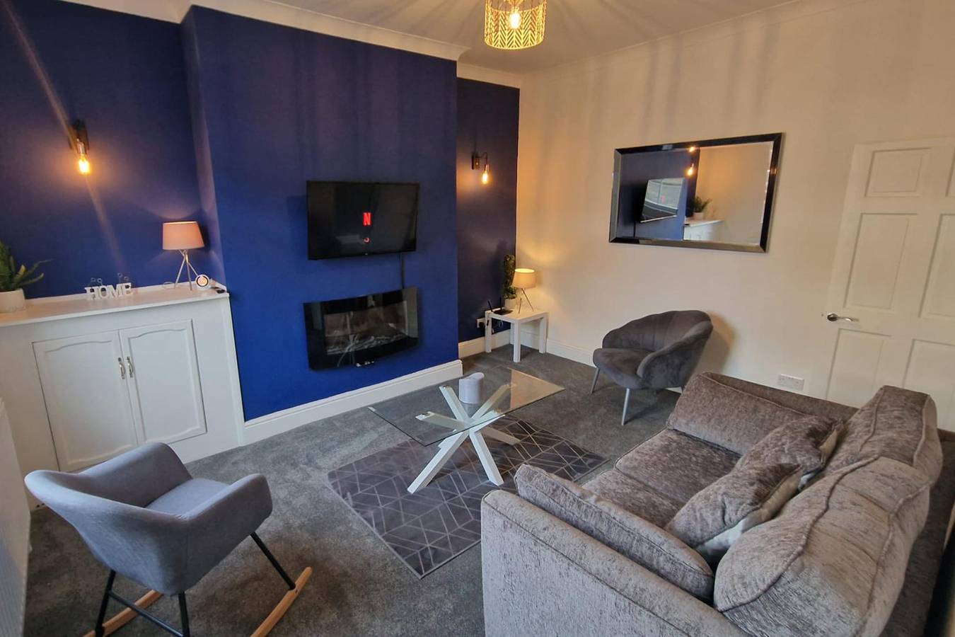2-Bed Home - Sleeps 4, Parking & Garden in Darlington