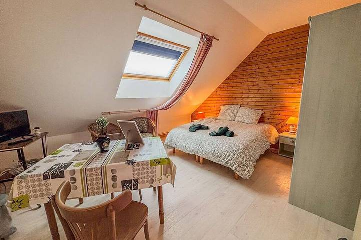 Gîte pour 2 personnes, avec terrasse et jardin dans Auguaise