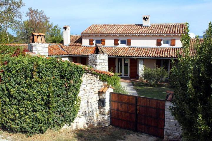 Villa pour 10 personnes, avec piscine et terrasse à Kavran - 2