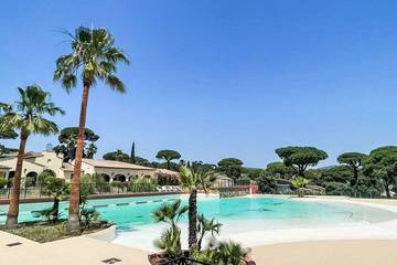 Chalet pour 4 personnes, avec piscine et jardin à Gassin