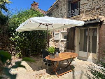 Gîte pour 2 personnes, avec piscine ainsi que jardin et terrasse, animaux acceptés dans les Deux-Sèvres