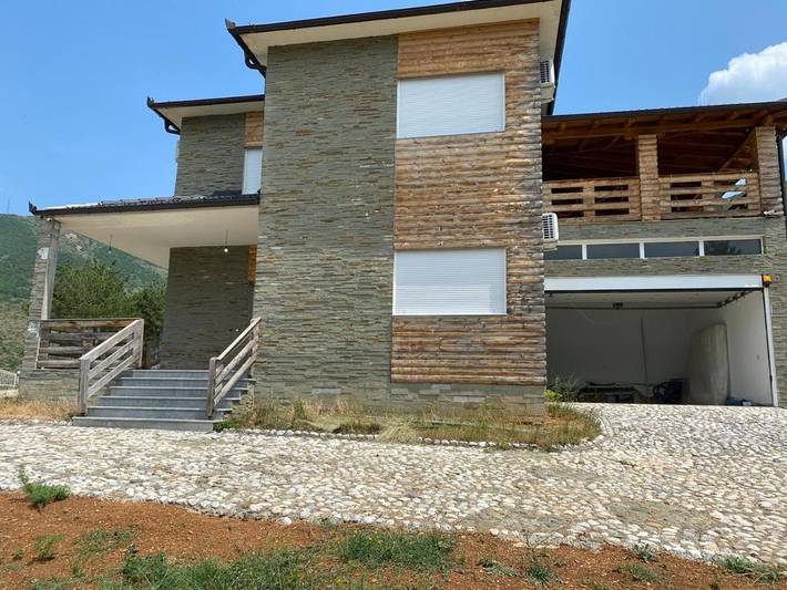 Villa pour 10 personnes, avec piscine et terrasse ainsi que vue et jardin, animaux acceptés