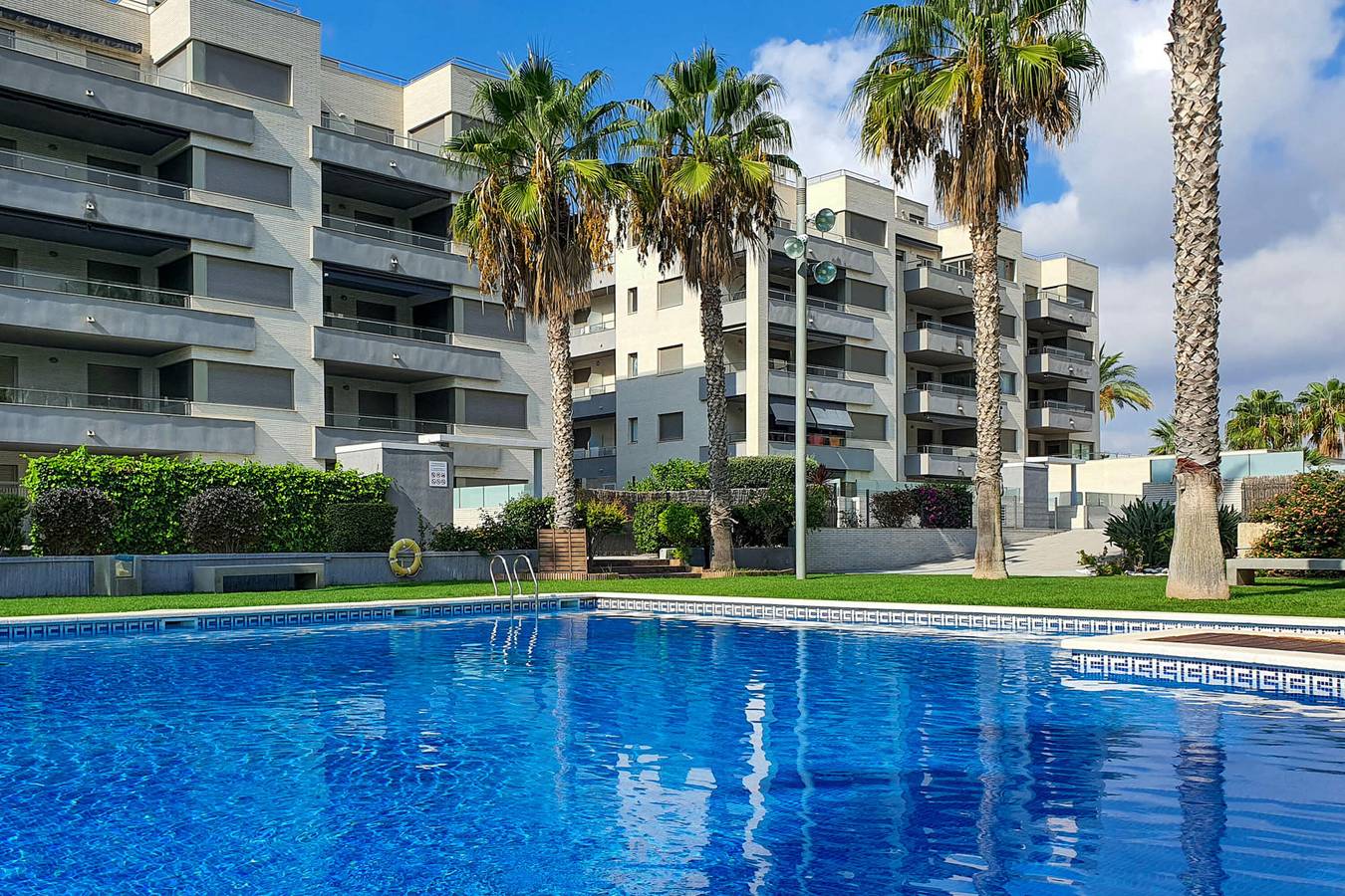 Ganze Wohnung, At143 Nova Torredembarra: Apartment with pool 250 from the beach in Torredembarra, Costa Dorada