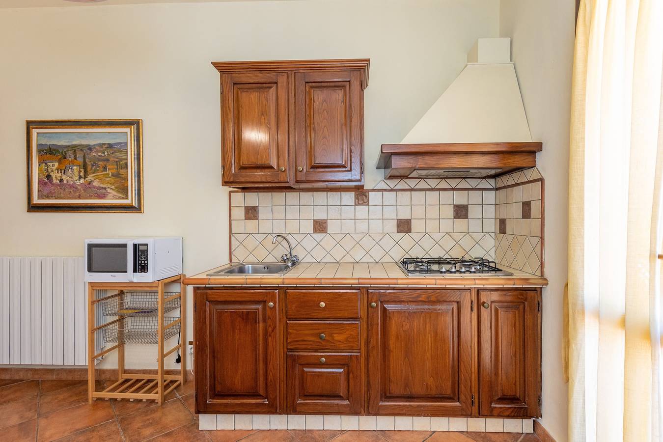 Apartamento entero, Apartamento 'Erba Di Campo - Viola' con piscina compartida, terraza privada y Wi-Fi in Livorno, Costa Etrusca