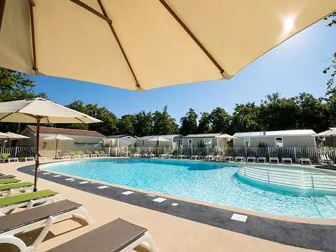 Camping pour 4 personnes à Royan - 2