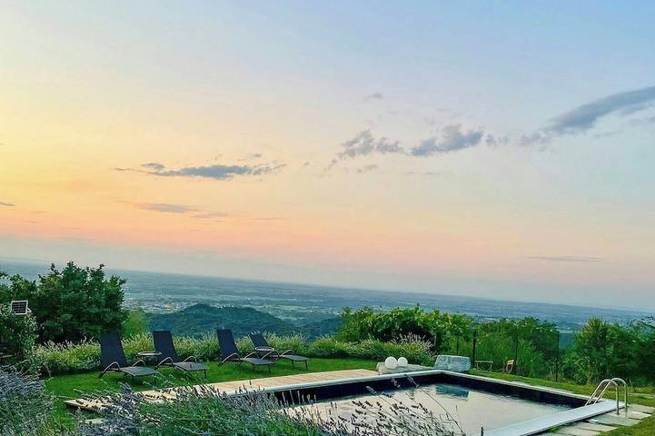 Location de vacances pour 11 personnes, avec Balcon ainsi que Jardin et Piscine à Villanova Mondovì
