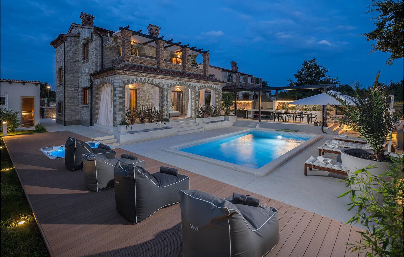 Modernes 1-Zimmer-Apartment mit Pool und WLAN, 1 km vom Stadtzentrum von Jursici entfernt in Jursici, Svetvinčenat