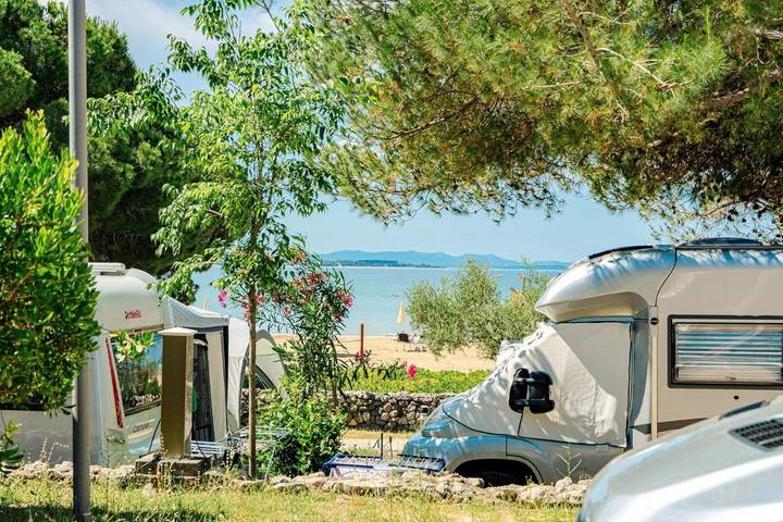 Camping für 7 Personen, mit Garten und Kinderpool sowie Pool in Nin