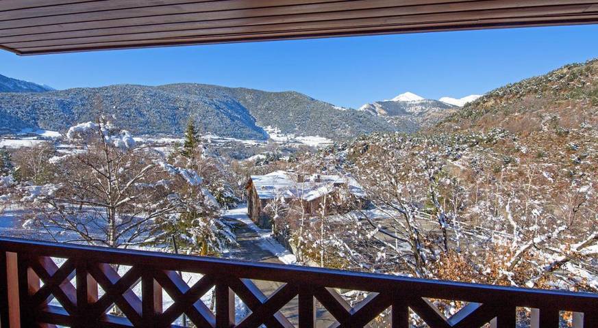 Gîte pour 10 personnes, avec jardin et piscine dans La Massana