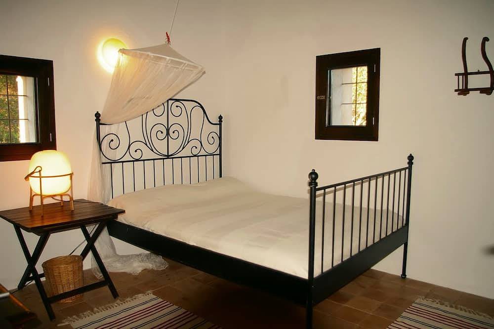 Beautiful old house with large garden, 2/8 people, traditional country house in Formentera, Balearic Islands