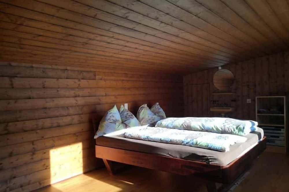 Ganze Wohnung, Ferienwohnung im Haus \"Soldanella\" mit Bergblick in Obersaxen, Obersaxen-Mundaun