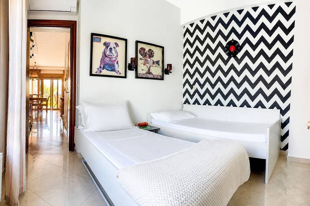 Villa Alina in Haniotis with private pool in Chaniotis, Kassandra
