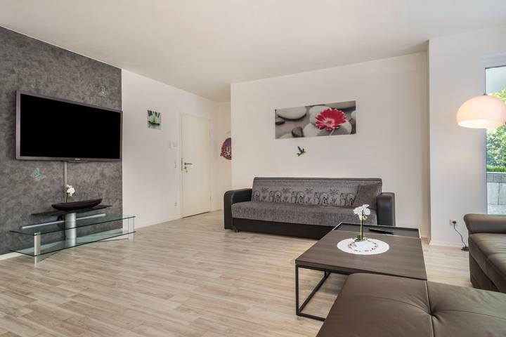 Ganze Wohnung, Familien-Apartment 6 in der Nähe des Bodenseeufers mit Terrasse & Wlan in Meersburg, Region Bodensee-Oberschwaben