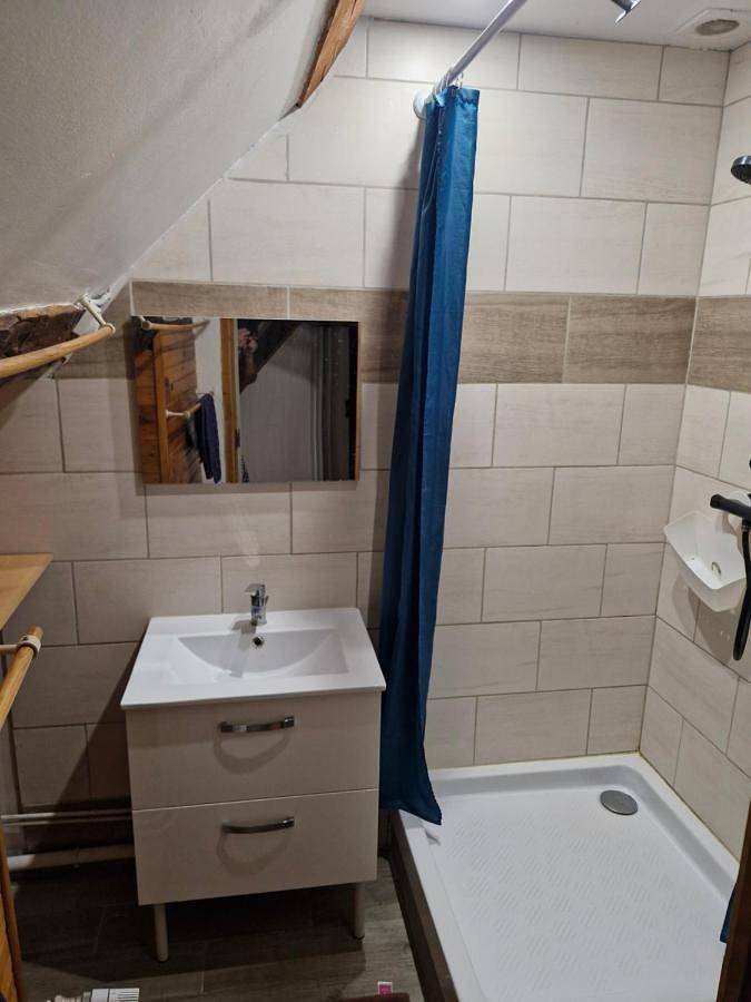 Location de vacances pour 6 personnes, avec jardin et terrasse à Besson - 2