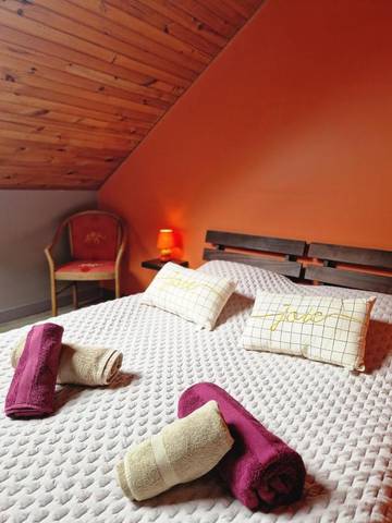 Gîte pour 6 personnes, avec jardin et vue, animaux acceptés à Courtils