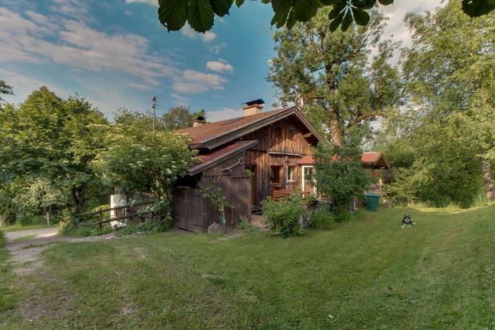 Ferienwohnung für 5 Personen, mit Terrasse und Garten sowie Ausblick in Ohlstadt