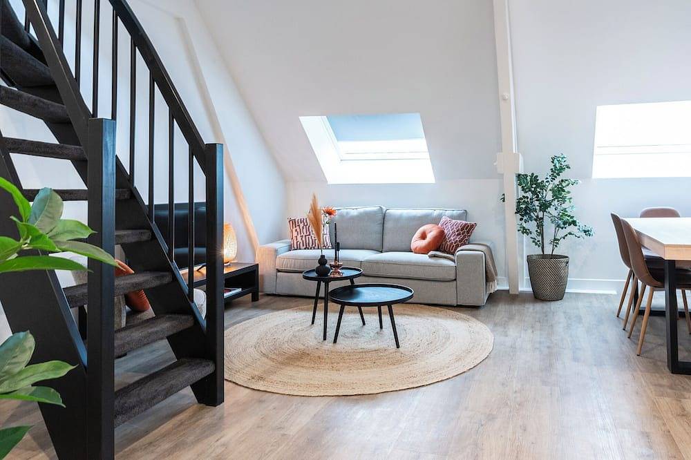 Ganze Wohnung, Neubau und stilvolle 3-Zimmer-Wohnung in Tilburg mit Klimaanlage, kostenloser Straßenparkplatz, moderner Küche und Zugang zu einem großen Gemeinschaftsgarten. Ideal für Familien oder kleine Gruppen. in Tilburg, Nordbrabant