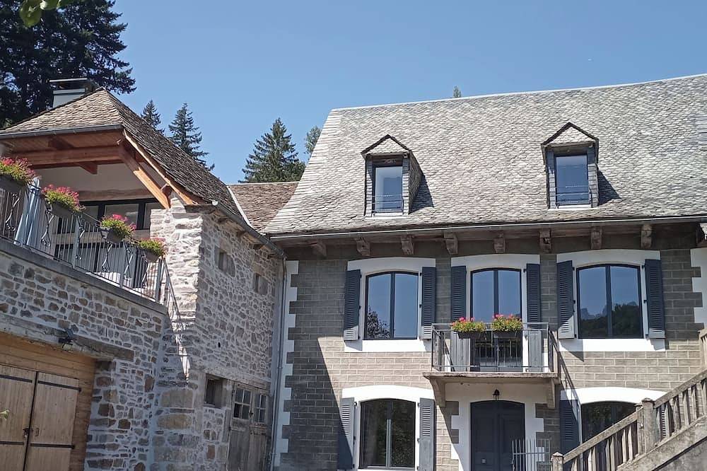 Gite le Marquès en Aubrac avec spa in Saint-Chély-d'Aubrac, Massif central