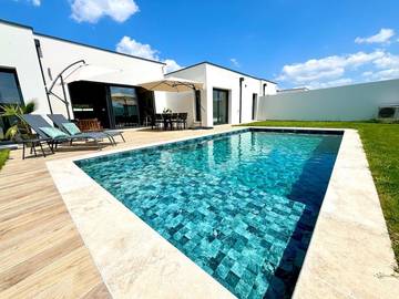 Location de vacances pour 10 personnes, avec jardin et piscine à Saint-Rogatien