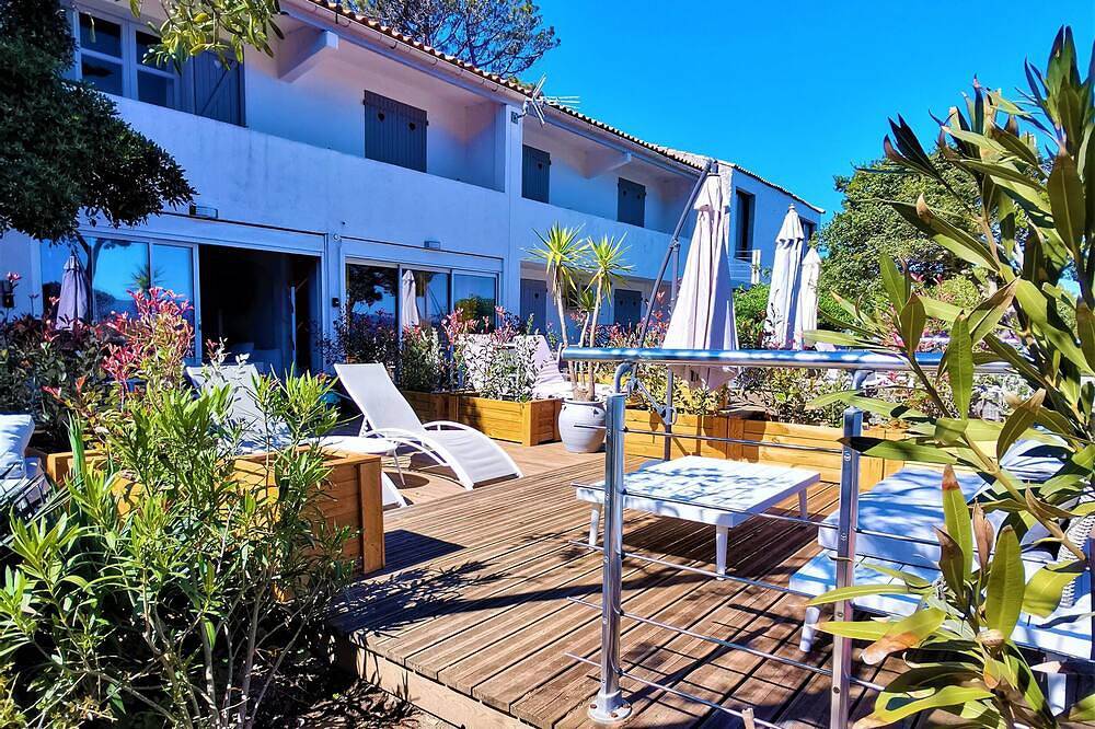 Ganze Wohnung, Le Myrtil Apartment T2-33m2 Air conditioned Sea view Terrace 30m2 in Hyeres, Parc national Port-Cros