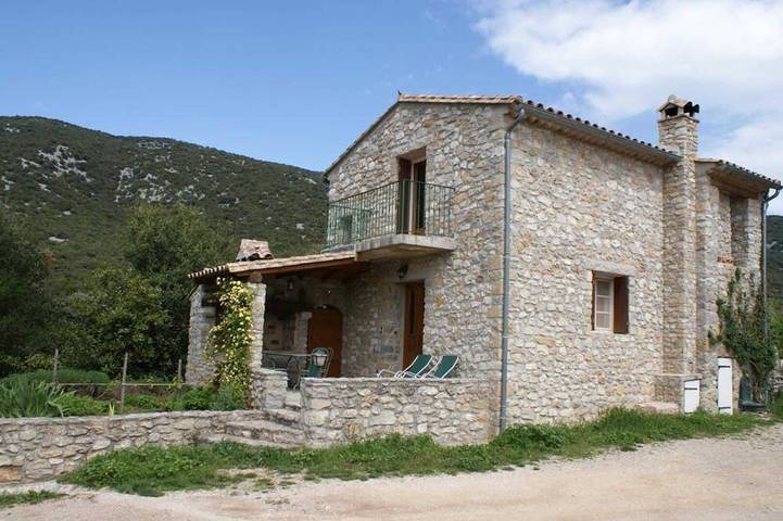 Location de vacances pour 4 personnes, avec piscine à Saint-André-de-Buèges