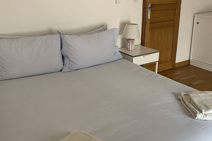 Gîte pour 11 personnes, avec terrasse et jardin à Jayac - 4