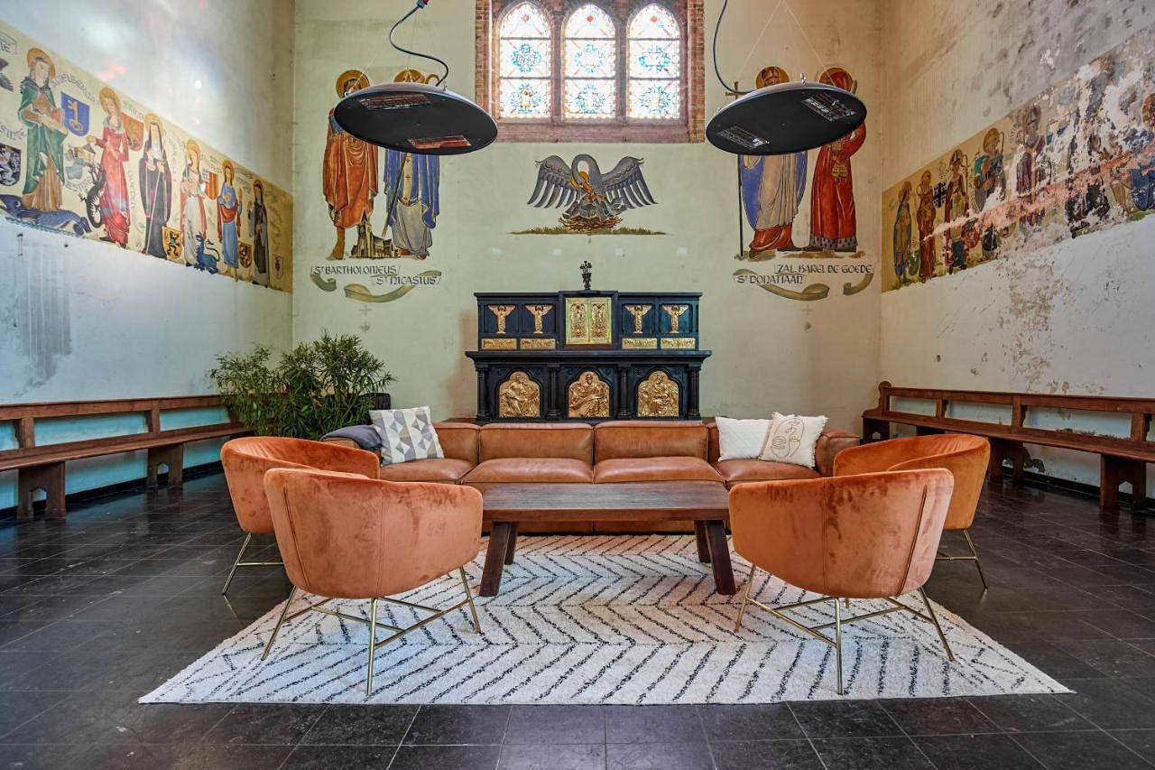 Sleeping in a Church - Bed & Bar Tolomeus in Dixmude, Flandre-Occidentale
