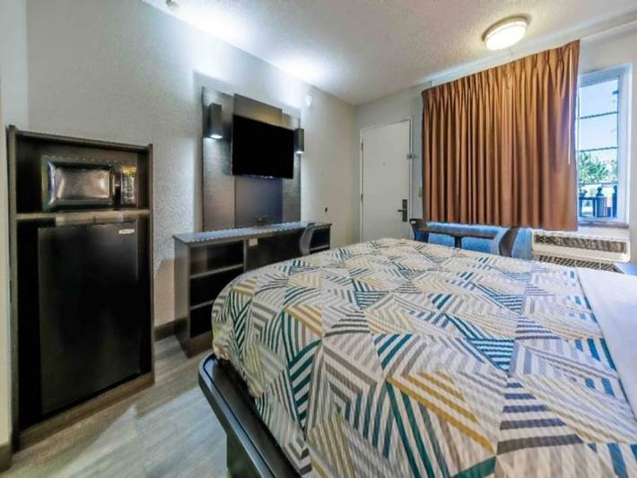 Apartamento entero, 1 cama king size | No fumadores, microondas in Lents, Portland