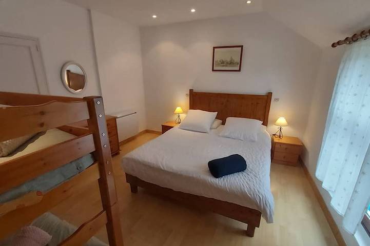 Gîte pour 6 personnes, avec Terrasse ainsi que Jardin et Piscine à Calorguen - 3