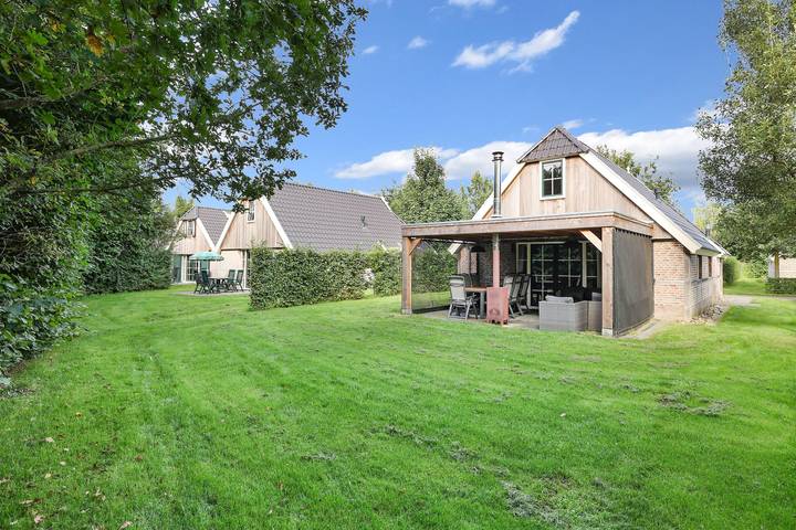 Ferienhaus für 8 Personen, mit Terrasse und Balkon/Terrasse