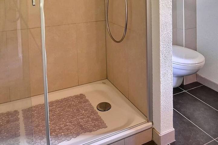 Chalet très confortable sur 2 étages pour 6 personnes, salon avec poêle, coin cuisine avec lave-vais in Grimentz, Anniviers